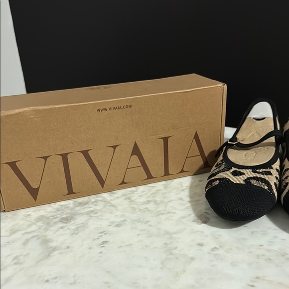 Elegant Vivaia Black and Tan Women's Shoes - Picture 7 of 7